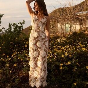 HELSI Norah Plunging Dimensional Floral Column Dress M